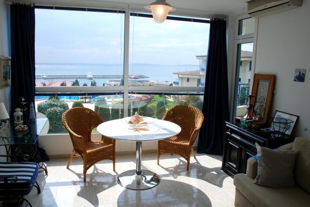 Baratero Vlas Marina Apartment Sveti Vlas Exterior foto